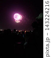 夏の夜空に華咲く花火 143224216