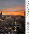 夕焼けに染まる空 143224372