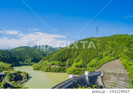 森町の太田川ダムのダム湖(かわせみ湖)の風景(静岡県) 森町の太田川ダムのダム湖(かわせみ湖)の風景(静岡県) 143224687