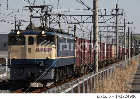 新三郷~吉川美南を走行する EF65-2067牽引 貨物列車 新三郷~吉川美南を走行する EF65-2067牽引 貨物列車 143224986