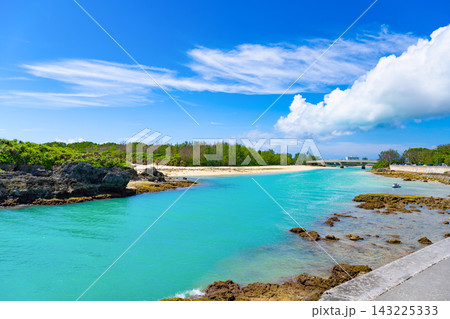 沖縄県宮古島市伊良部島 入江水道 沖縄県宮古島市伊良部島 入江水道 143225333
