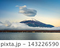 Mountain fuji with Lenticular Cloud, Yamanaka Lake, Japan 143226590