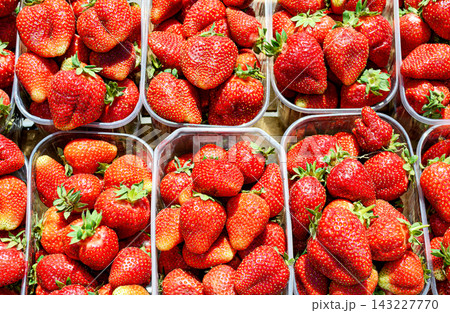 Freshly picked fresh strawberries background 143227770