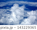 夏の沖縄　上空から見た積乱雲 143229365