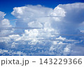 夏の沖縄　上空から見た積乱雲 143229366