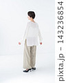 女性の全身 143236854