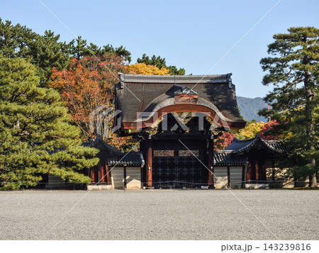 京都御所 建春門 紅葉 京都御所 建春門 紅葉 143239816