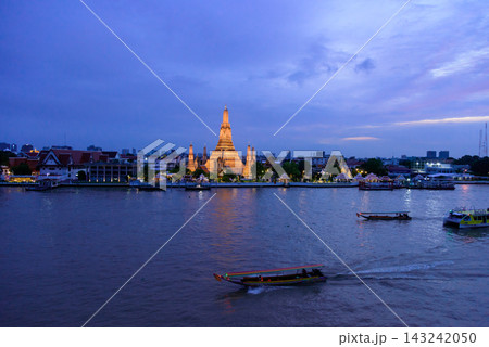 Bangkok, Thailand - June 11, 2025: Evening view of tourists watching the sunset along the Chao Phraya River at Wat Arun. Bangkok, Thailand - June 11, 2025: Evening view of tourists watching the sunset along the Chao Phraya River at Wat Arun. 143242050
