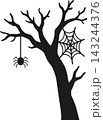 ハロウィンのクモと木のシルエット 143244376