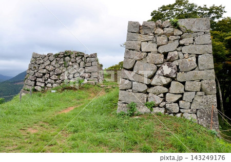 津和野城跡 太鼓丸跡から望む三十間台石垣 143249176