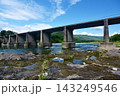 高知県越知町を流れる仁淀川に架かる沈下橋　中仁淀橋 143249546