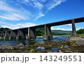 高知県越知町を流れる仁淀川に架かる沈下橋　中仁淀橋 143249551