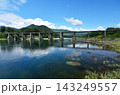 高知県越知町を流れる仁淀川に架かる沈下橋　中仁淀橋 143249557