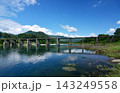高知県越知町を流れる仁淀川に架かる沈下橋　中仁淀橋 143249558