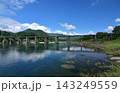 高知県越知町を流れる仁淀川に架かる沈下橋　中仁淀橋 143249559