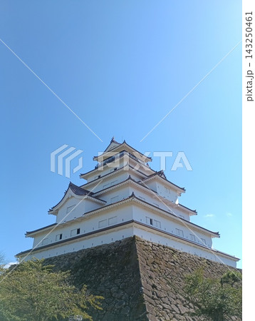 青空に映える鶴ヶ城 143250461