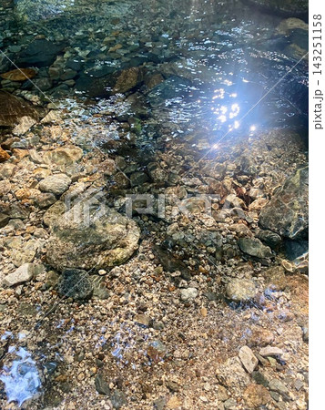 透明度の高い清流 143251158