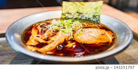 富山ブラック こと 富山ブラックラーメン 【 富山県 の 名物料理 】 143251797