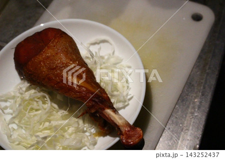 とても美味しい 骨付き肉グリル とても美味しい 骨付き肉グリル 143252437