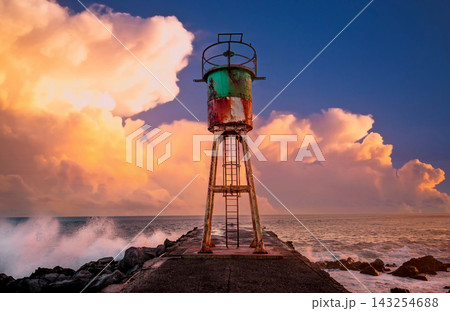 Jetty and lighthouse in Saint-Pierre, La Reunion island 143254688