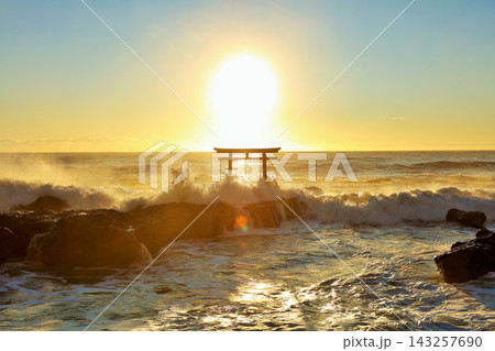 茨城県 大洗磯前神社からの初日の出 茨城県 大洗磯前神社からの初日の出 143257690