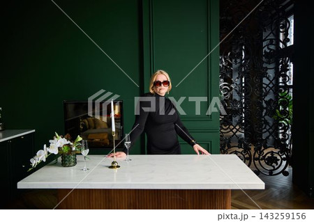 Caucasian woman modern host entertaining at marble bar 143259156