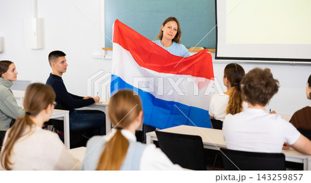 Female professor shows students flag of Netherlands 143259857