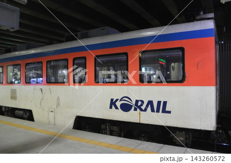 韓国 東大邱駅に停車するKORAIL RDCムグンファ号 韓国 東大邱駅に停車するKORAIL RDCムグンファ号 143260572