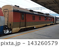 韓国　浦項駅に停車するKORAILムグンファ号の電源車 143260579
