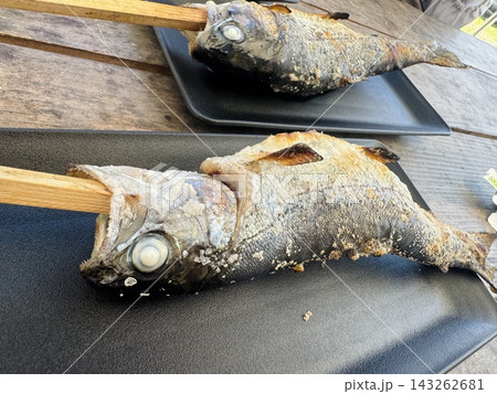 獲れたて川魚の串焼き 獲れたて川魚の串焼き 143262681
