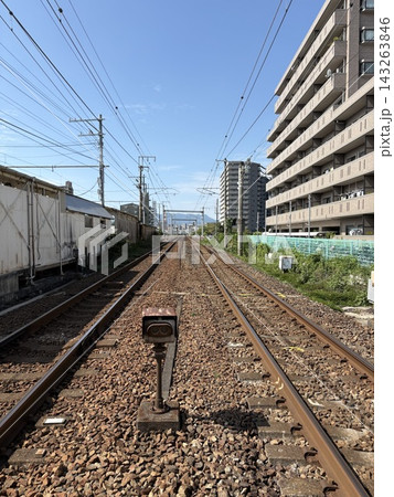 広島市西区井口を走る山陽本線の線路と架線 広島市西区井口を走る山陽本線の線路と架線 143263846