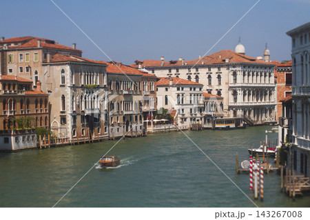 Scenic panoramic view of historic Venetian palazzos along the Grand Canal under a clear blue sky Scenic panoramic view of historic Venetian palazzos along the Grand Canal under a clear blue sky 143267008