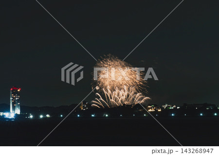 伊良湖から見た日間賀島ぎおん祭り・花火大会の風景(愛知県) 伊良湖から見た日間賀島ぎおん祭り・花火大会の風景(愛知県) 143268947
