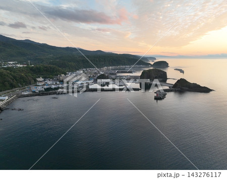 北海道 知床のオホーツク海から見る絶景 ドローン空撮 143276117