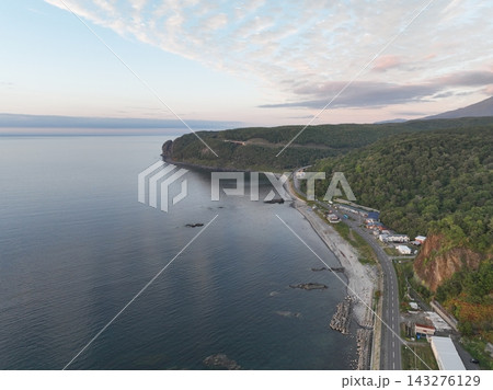 北海道 知床のオホーツク海から見る絶景 ドローン空撮 143276129