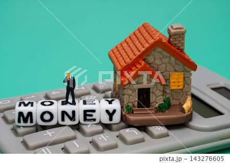 住宅購入に必要なお金と家計の負担を考えるイメージ 住宅購入に必要なお金と家計の負担を考えるイメージ 143276605