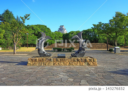 兵庫県姫路市、城見台公園から見た国宝姫路城と鯱の風景 143276832