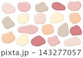 手描きのゆるいフレーム背景　　くすみピンクとベージュカラー 143277057