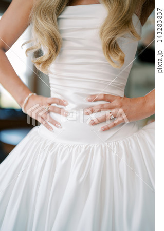 Elegant bridal fashion close up with engagement ring 143283837