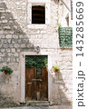 Historic Stone Passage Way. Quiet Corridor Lined With Aged Wood And Lush Ivy Covering Walls 143285669