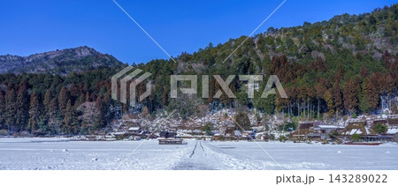 冬の地方創生とサステナブルな日本のパノラマ原風景 143289022