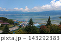 【信州絶景ドライブ】諏訪湖と山並みを一望する高台からのパノラマビュー 143292383