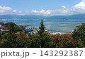 【信州絶景ドライブ】諏訪湖と山並みを一望する高台からのパノラマビュー 143292387