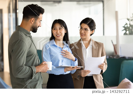 Multiethnic business team listening to colleague expression idea Multiethnic business team listening to colleague expression idea 143292711