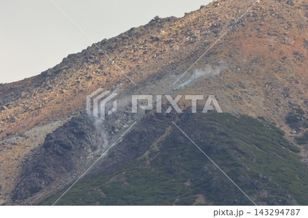 北海道東部にある雌阿寒岳(火山・volcano) 北海道東部にある雌阿寒岳(火山・volcano) 143294787