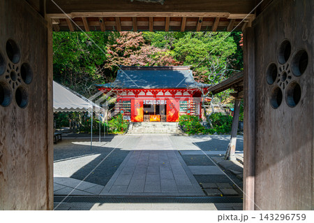 【神奈川県】朱色の外観が印象的な鎌倉の荏柄天神社 【神奈川県】朱色の外観が印象的な鎌倉の荏柄天神社 143296759