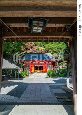 【神奈川県】朱色の外観が印象的な鎌倉の荏柄天神社 143296760