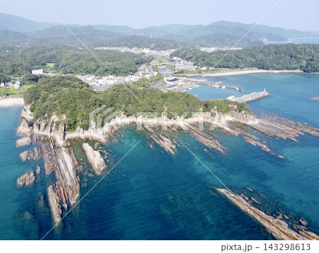 高知県土佐清水市の竜串海岸　大竹小竹や蜂の巣構造が見られる奇岩の海岸地形 143298613