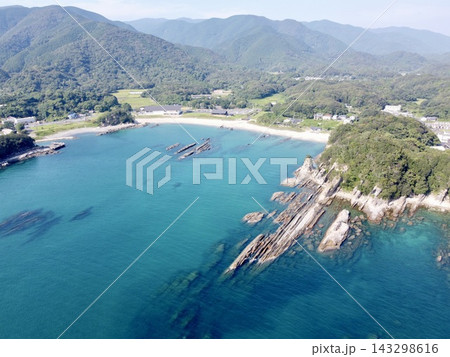 高知県土佐清水市の竜串海岸 大竹小竹や蜂の巣構造が見られる奇岩の海岸地形 高知県土佐清水市の竜串海岸 大竹小竹や蜂の巣構造が見られる奇岩の海岸地形 143298616