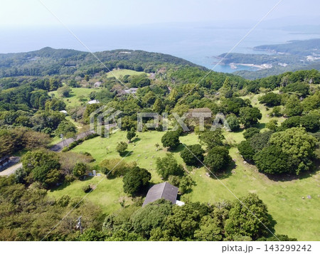 高知県土佐清水市の唐人駄場にある唐人石の巨石群と森林の自然景観 高知県土佐清水市の唐人駄場にある唐人石の巨石群と森林の自然景観 143299242